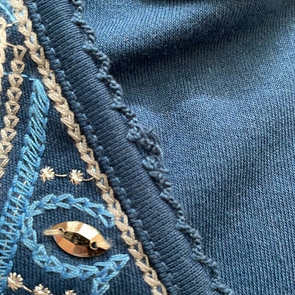 Alfred Dunner blue knit top with embroidery sz L - Picture 6 of 6